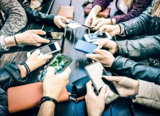 میزان استفاده مردم از موبایل حدود 4.8 ساعت در روز