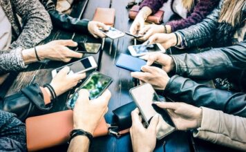 میزان استفاده مردم از موبایل حدود 4.8 ساعت در روز